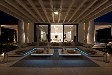 4-Luxury-outdoor-Taylor-interiors