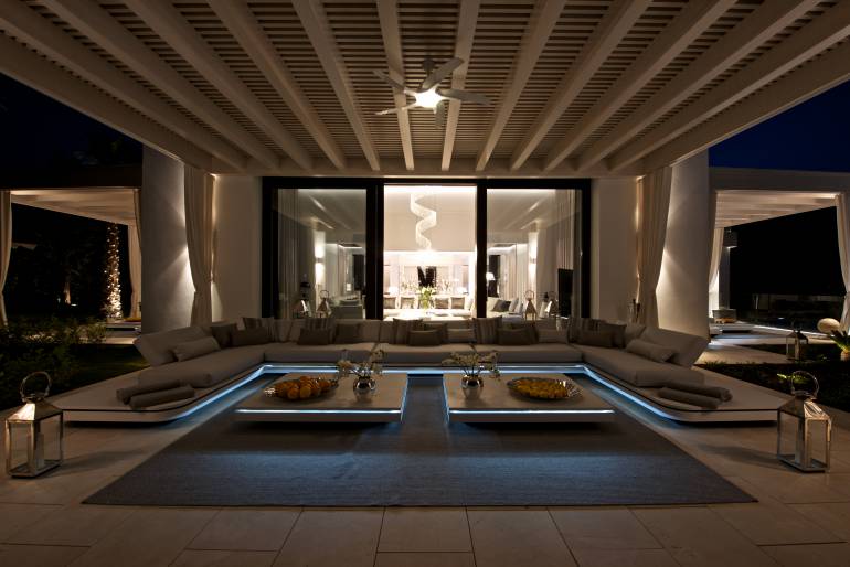 4-Luxury-outdoor-Taylor-interiors