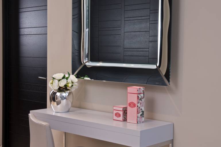 4-Taylor-interiors-mirror