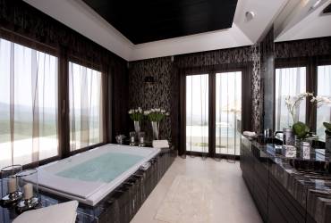 04 - Taylor Interiors Stunning contemporary bathroom with large bathtub Marbella