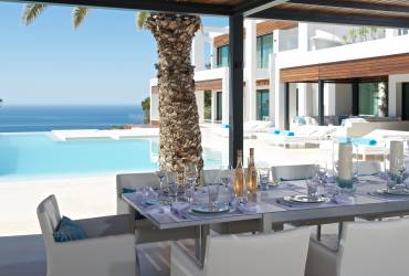 05 - Taylor Interiors elegant outdoor kitchen and dining Andratx Mallorca