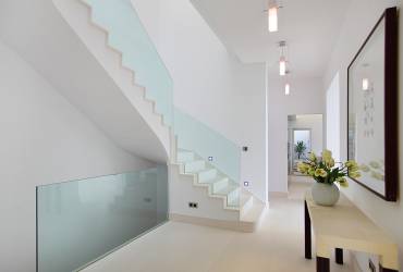 5.Villa_Arlet_glass-staircase_hall_interior_design