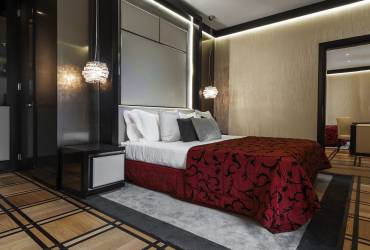 Carlton hotel. Luxury bedroom. 
