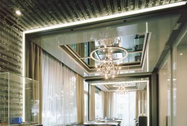 Carlton hotel. Exquisite dining room. 