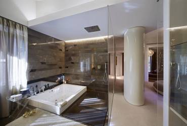 Exquisite villa.  Luxury bathroom. 