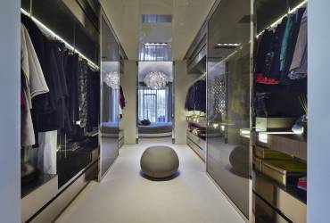 Exquisite villa.  Contemporary wardrobe. 