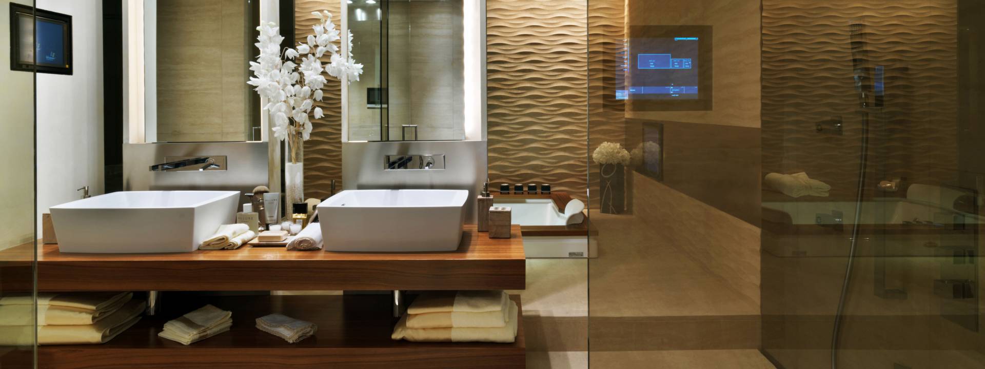 Le Provencale Residences. Luxury bathroom. 