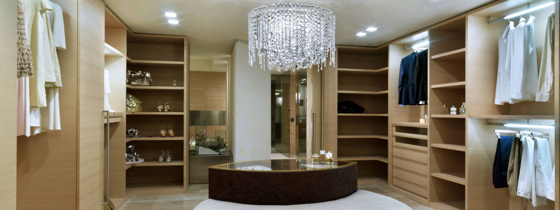 Le Provencale Residences. Luxury walk in wardrobe.