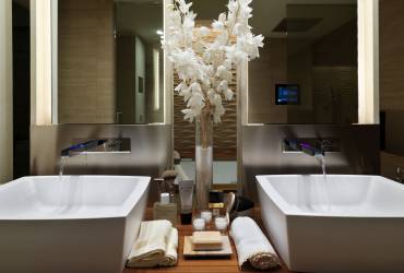 Le Provencale Residences. Luxury bathroom. 