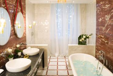 Regina Hotel Baglioni. Modern bathroom. 