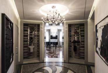 Luxury Apartment.  Impressive entrance hall. 