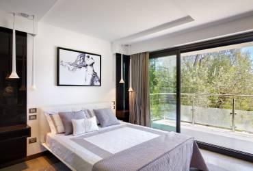 Villa Alexandra. Contemporary interior design. Modern bedroom. 