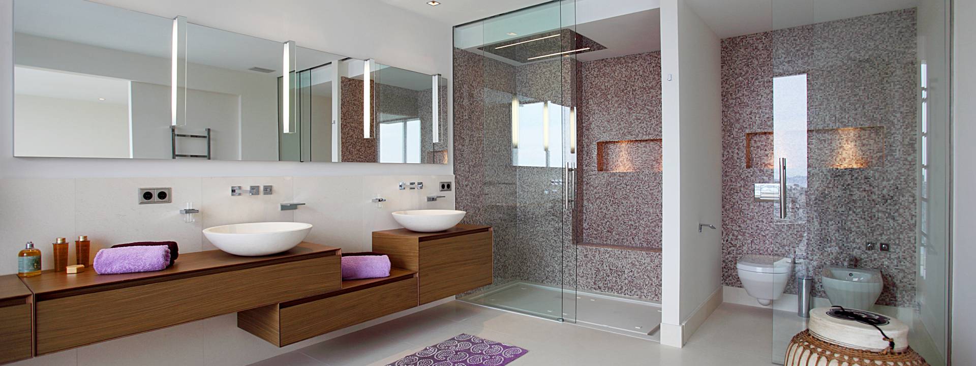 Luxury-villa-Mallorca-bathroom-mosaic-Sicis-Interior-design