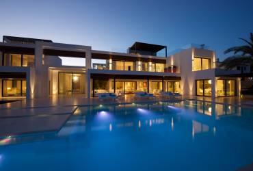 Minimalist Villa - Mallorca, outstanding swimming pool, luxurious minimalist interior design