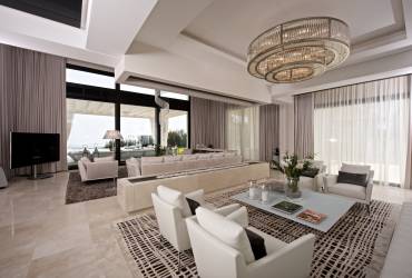 Contemporary Hilltop Mansion.  Luxury living room. Taylor interiors.