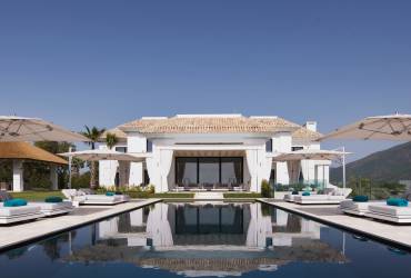 Mediterranean Holiday Villa. Stunning swimming pool. Taylor interiors.