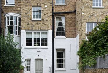 Exquisite Town-house. Stunning dinning area - garden. Taylor Interiors.