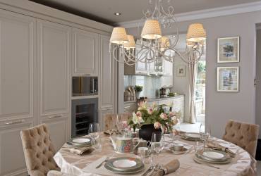 Exquisite Town-house. Luxurious kitchen. Taylor Interiors.