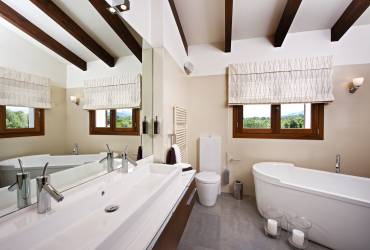 Luxury country-house. Exquisite bathroom. 