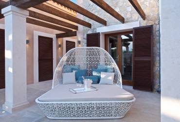 Contemporary Holiday villas. Luxury garden furniture. 