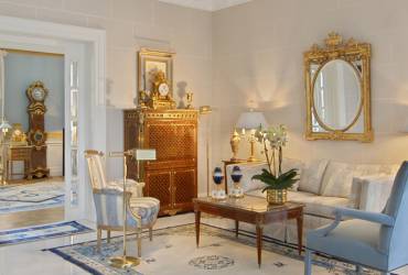 Neoclassical mansion_modern traditional style_luxury reception room