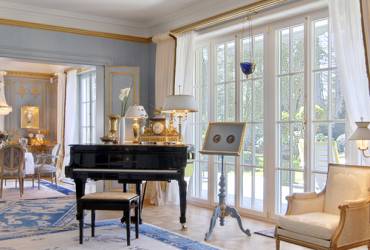 Neoclassical mansion_luxury reception room