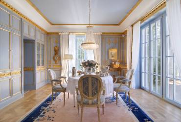 Neoclassical mansion_modern traditional style_luxury dining room