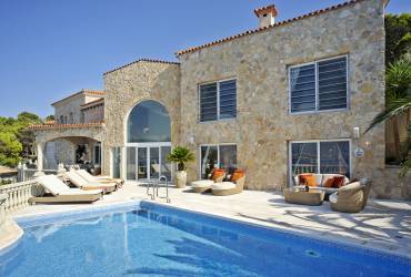 1-Luxury-Contemporary-house-on-the-cliff-Santa-Ponsa-Mallorca